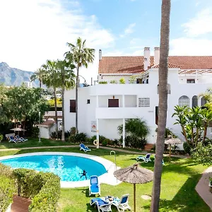 https://luxe-villa-puerto-banus.1costadelsol.com